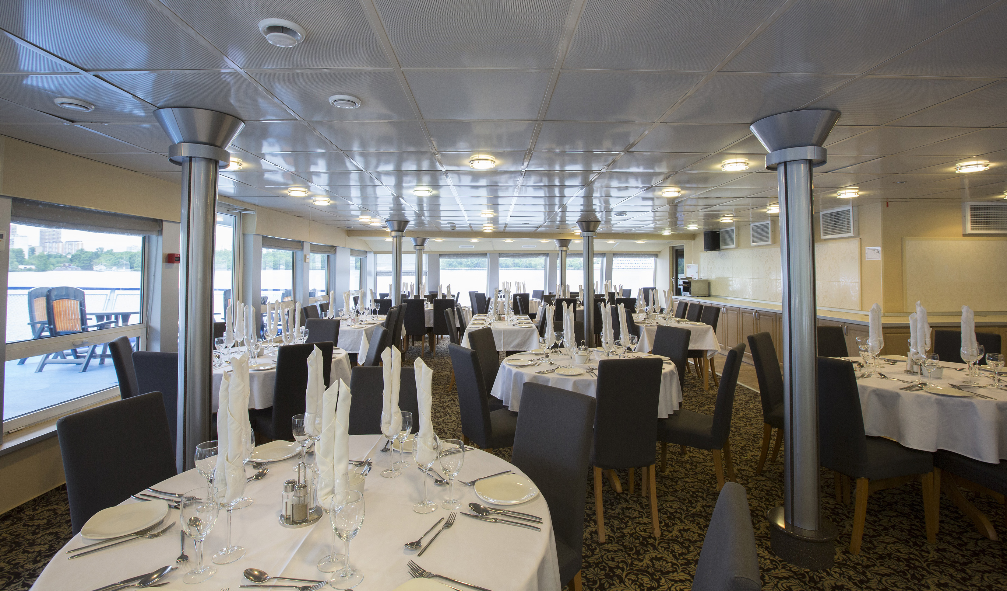 CroisiEurope Rostropovitch Restaurant 1.jpg